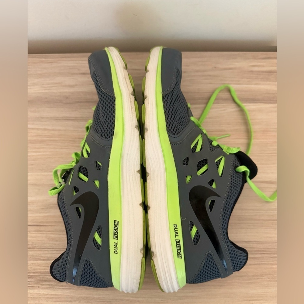 Nike Dual Fusion Lite Grey/Green Mens Running Shoes Size 10,5